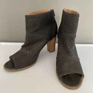 Report Booties Kayak Womens Size 10